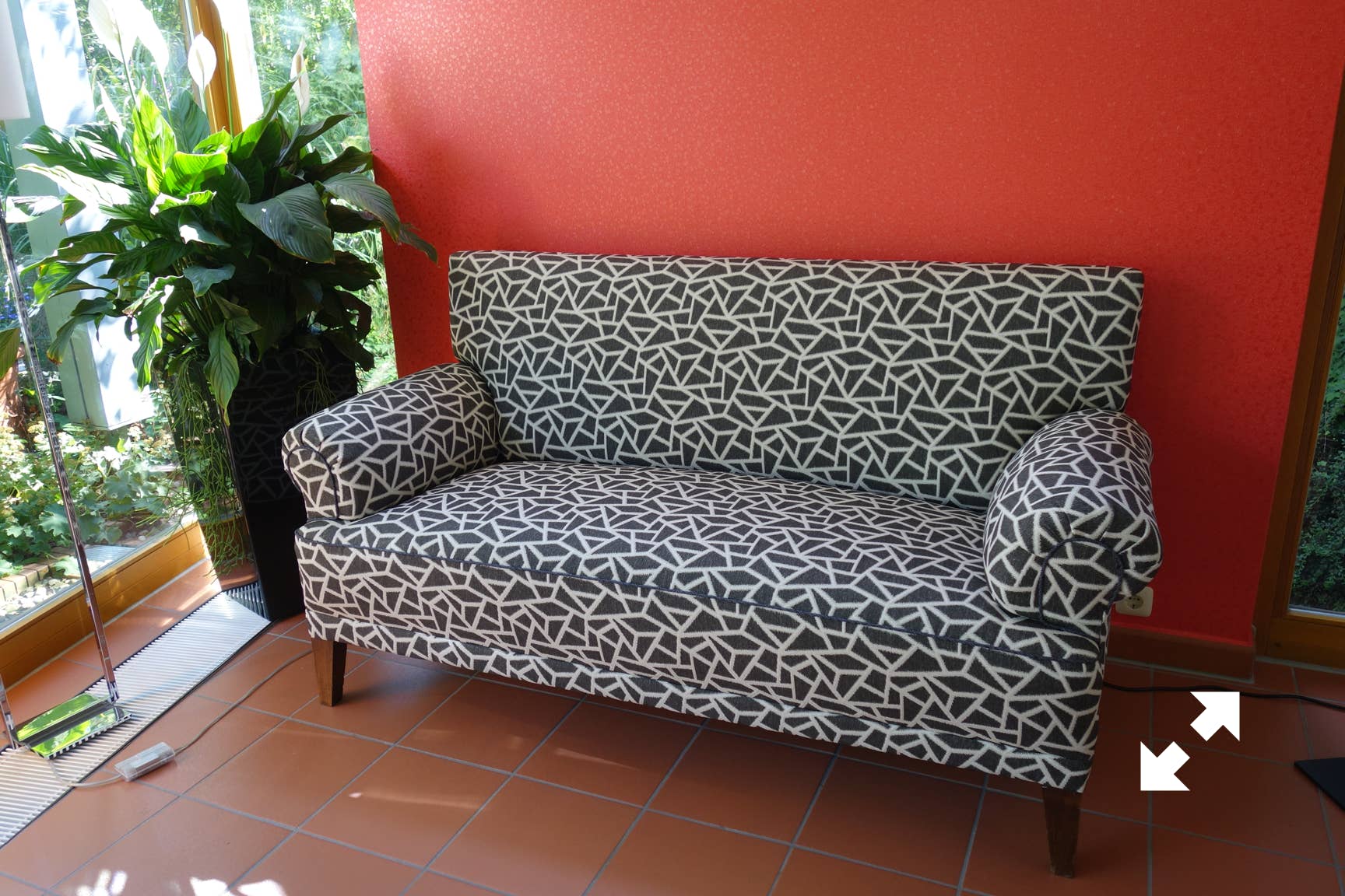 Antikes Sofa mit modernem Stoff